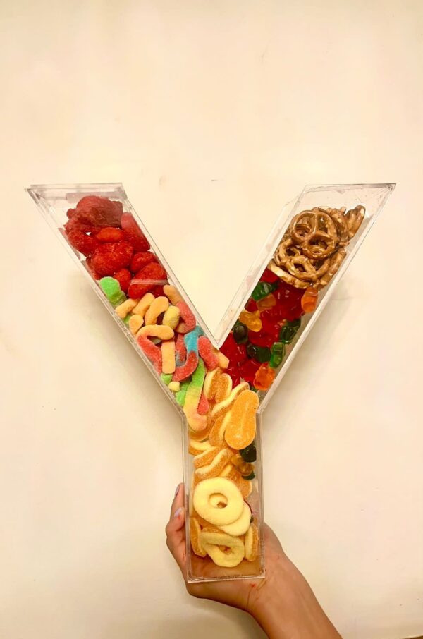 Letra de Acrilico con snacks