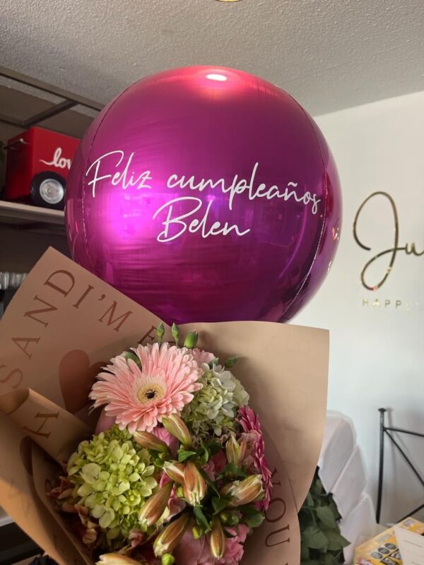 Combo globo orbz y ramo de flores