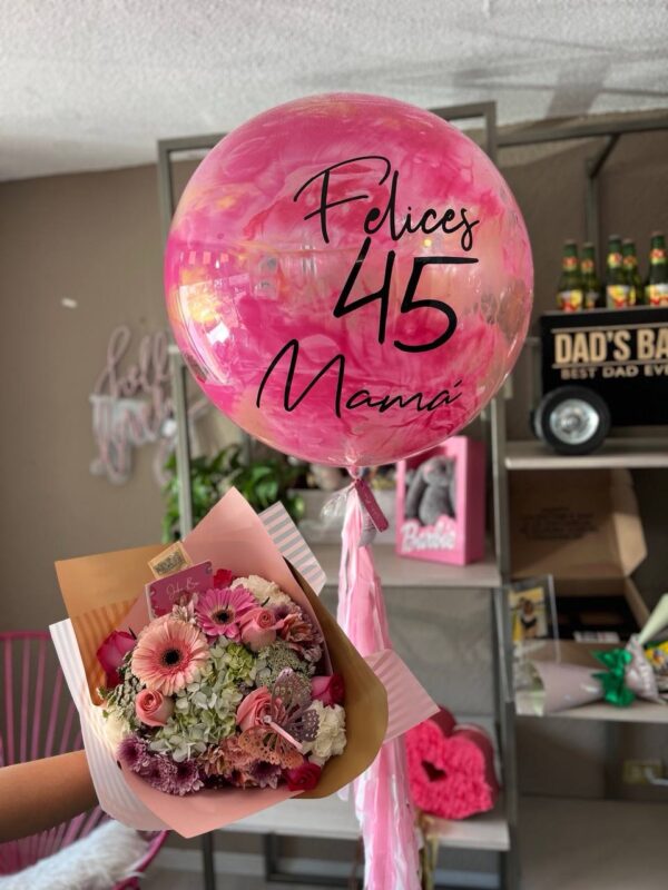 Combo burbuja mediana y ramo de flores