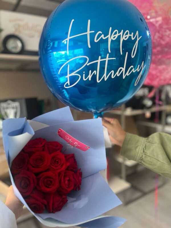 Combo globo orbz y ramo de flores