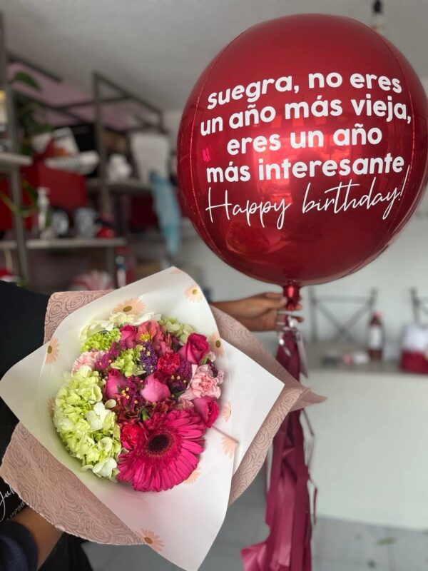 Combo globo orbz y ramo de flores