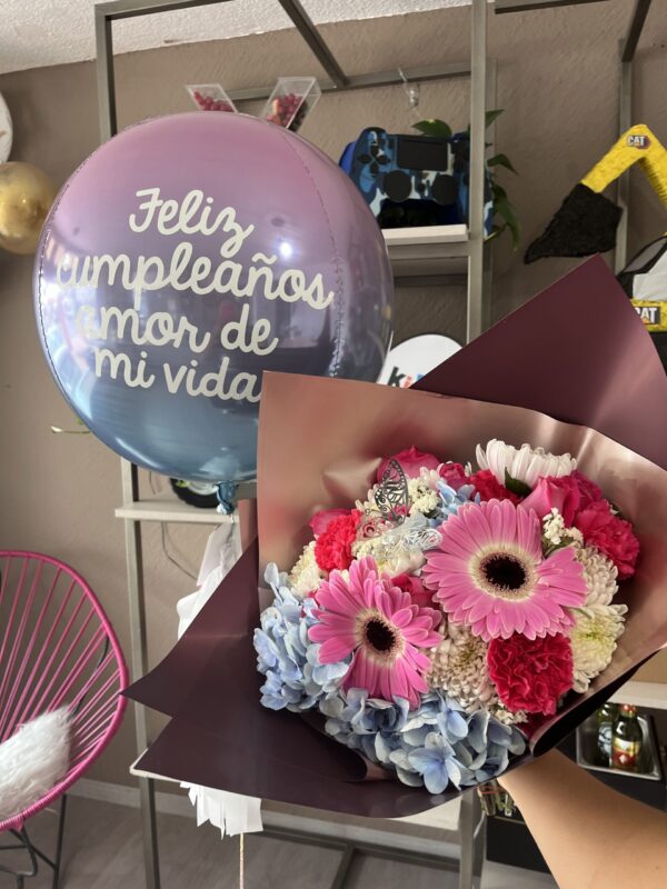 Combo globo orbz y ramo de flores