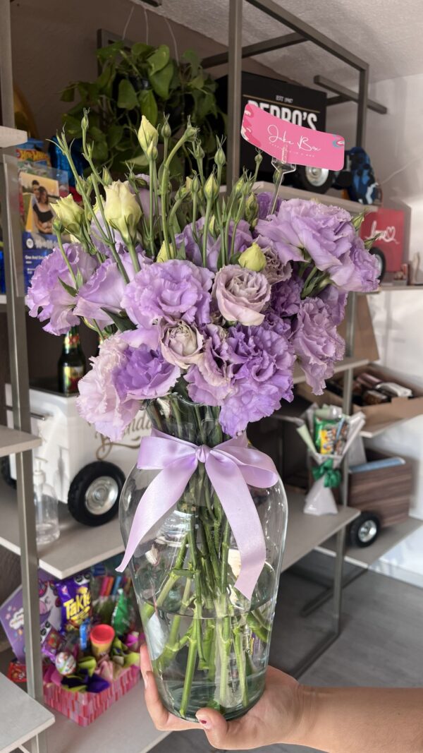 Jarrón de flores variadas