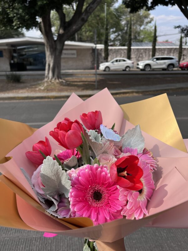 Bouquet Romance con Tulipanes