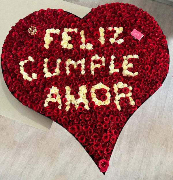 Corazón de 800 Rosas