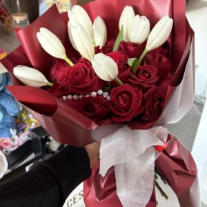 Rosas y tulipanes